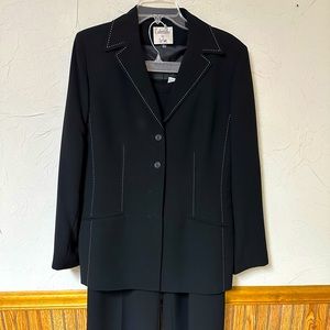 Le Suit black pants suit size 14